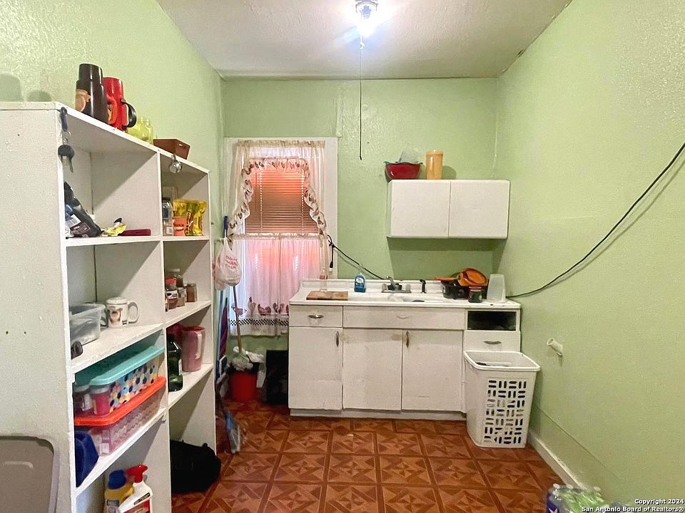 2nd image of 1706 Menchaca