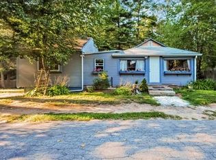 17 13th Ave, Halifax, MA 02338