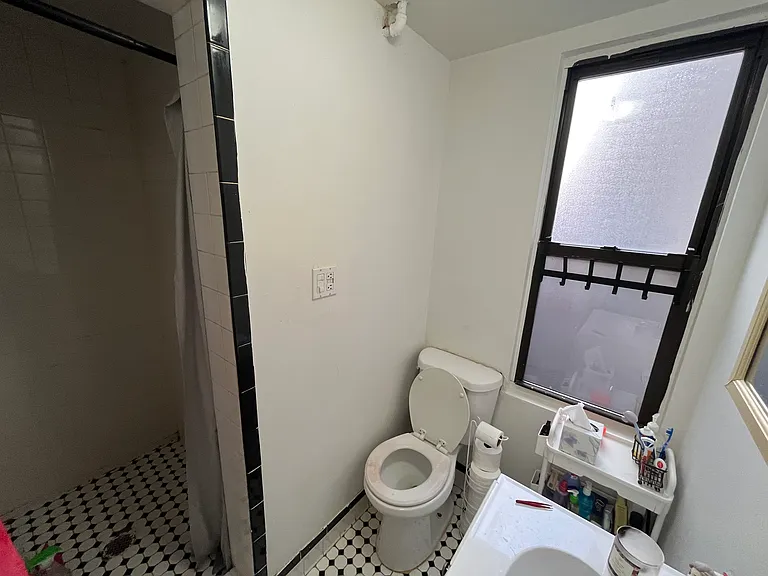 49 Essex St #14 — Photo 8