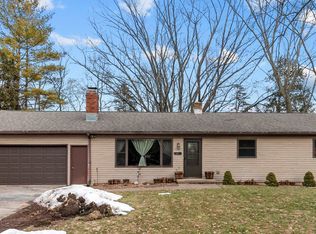 5920 N Rosewood Dr, Appleton, WI 54913