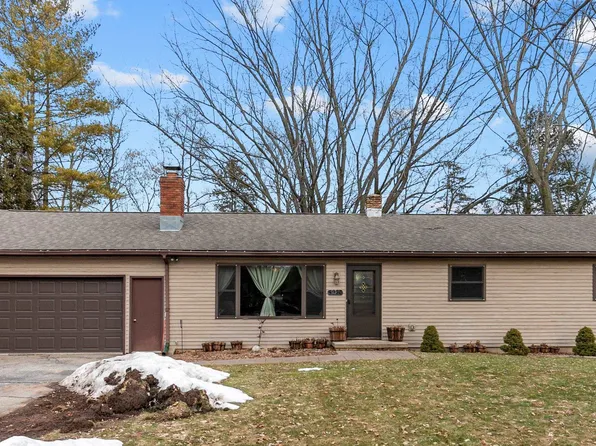 5920 N Rosewood Dr, Appleton, WI 54913