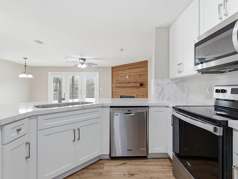 2717 Kennedy Ct — Photo 12