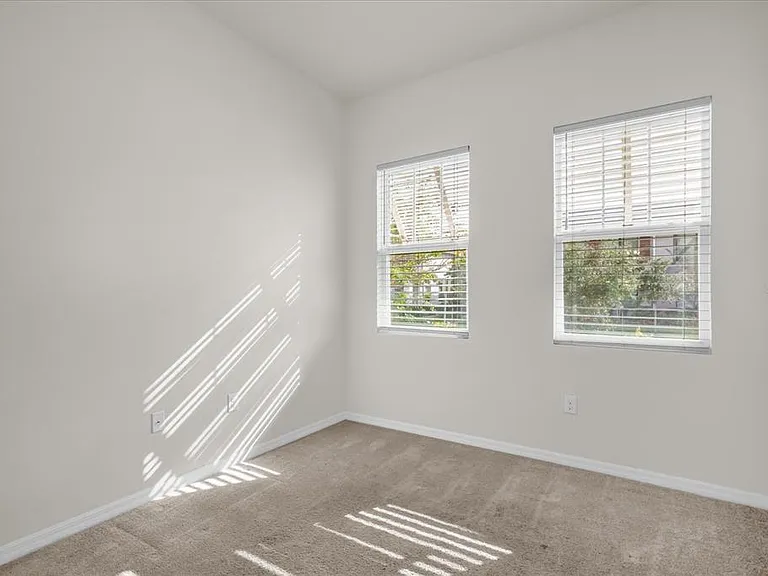 2444 Varenna Loop — Photo 14