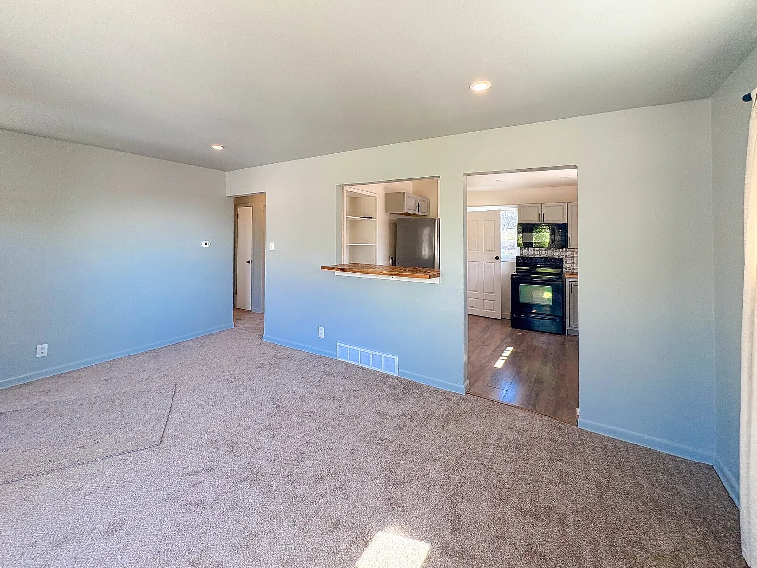 Charming Home w/Big Garage — Photo 3