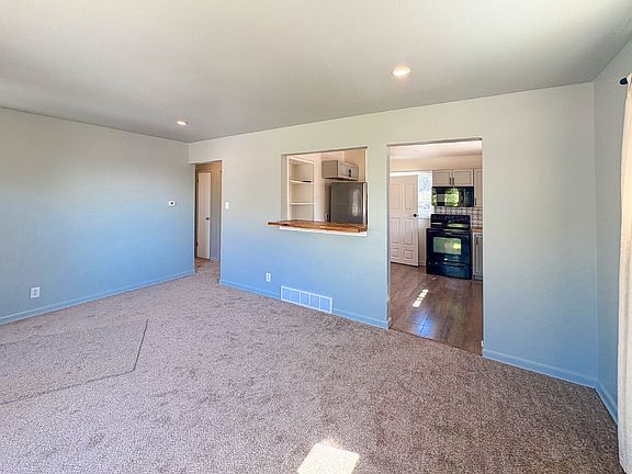 3rd image of 441 Jennie Dr