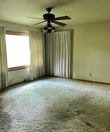 4th image of 5895 Newport Ave