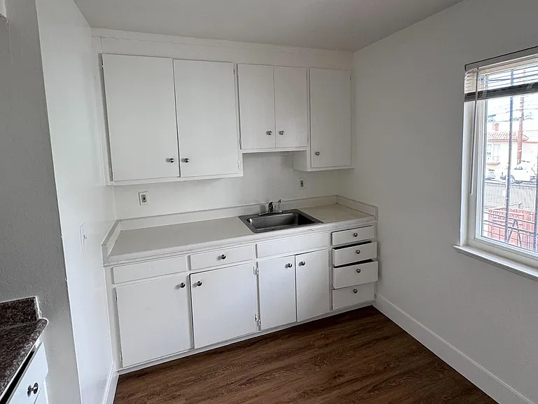 6429 Shattuck Ave #B — Photo 1