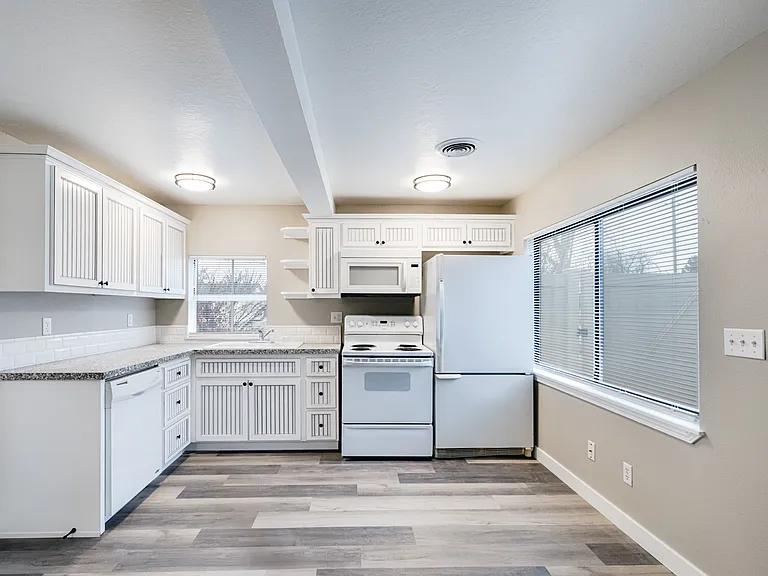 1011 W Willow Ave — Photo 10