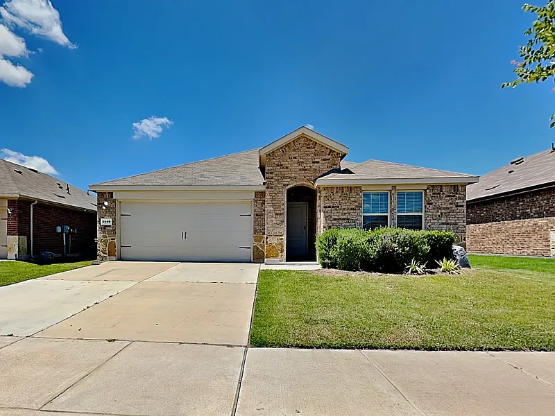 4 bed, 3.0 bath, 2084 sqft, $2,475 — Photo 1