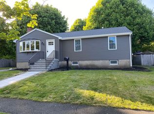 15 Raymond Cir, Peabody, MA 01960