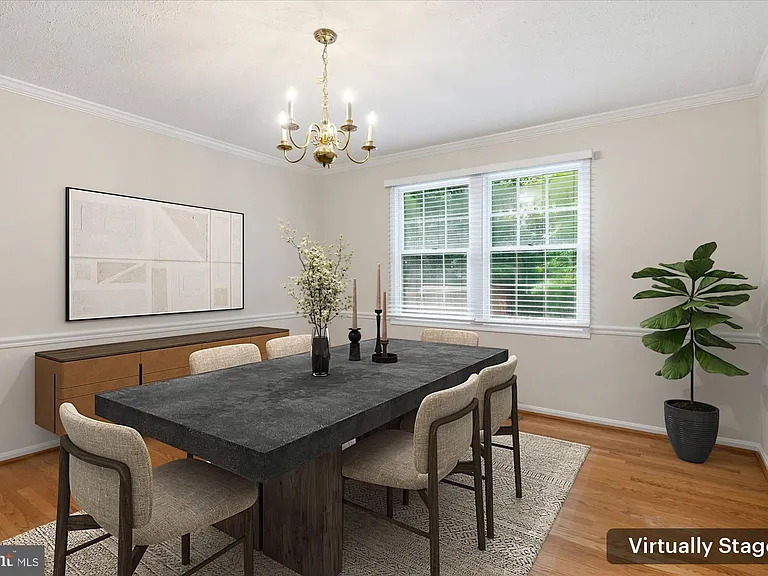 9708 Locust Hill Dr — Photo 15