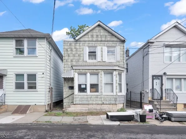 88 Komorn St, Newark City, NJ 07105