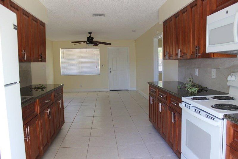 2nd image of 1229 NE 6th Ave APT 1
