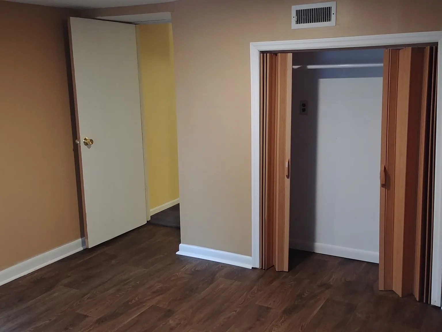 4 bed, 2100 sqft, $1,660 — Photo 2