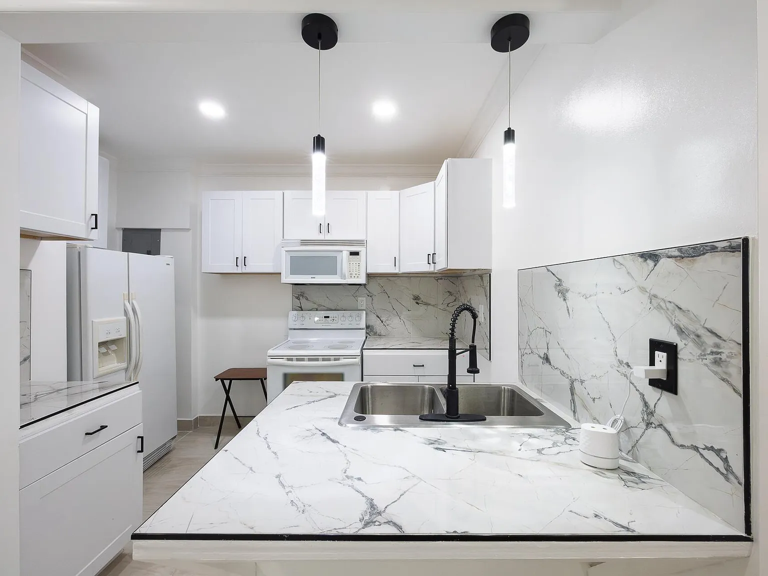 2 bed, 1.0 bath, 900 sqft, $2,350 — Photo 2