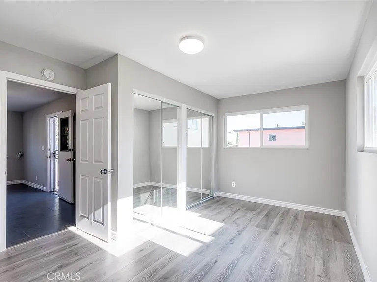 337 W 10th St — Photo 15