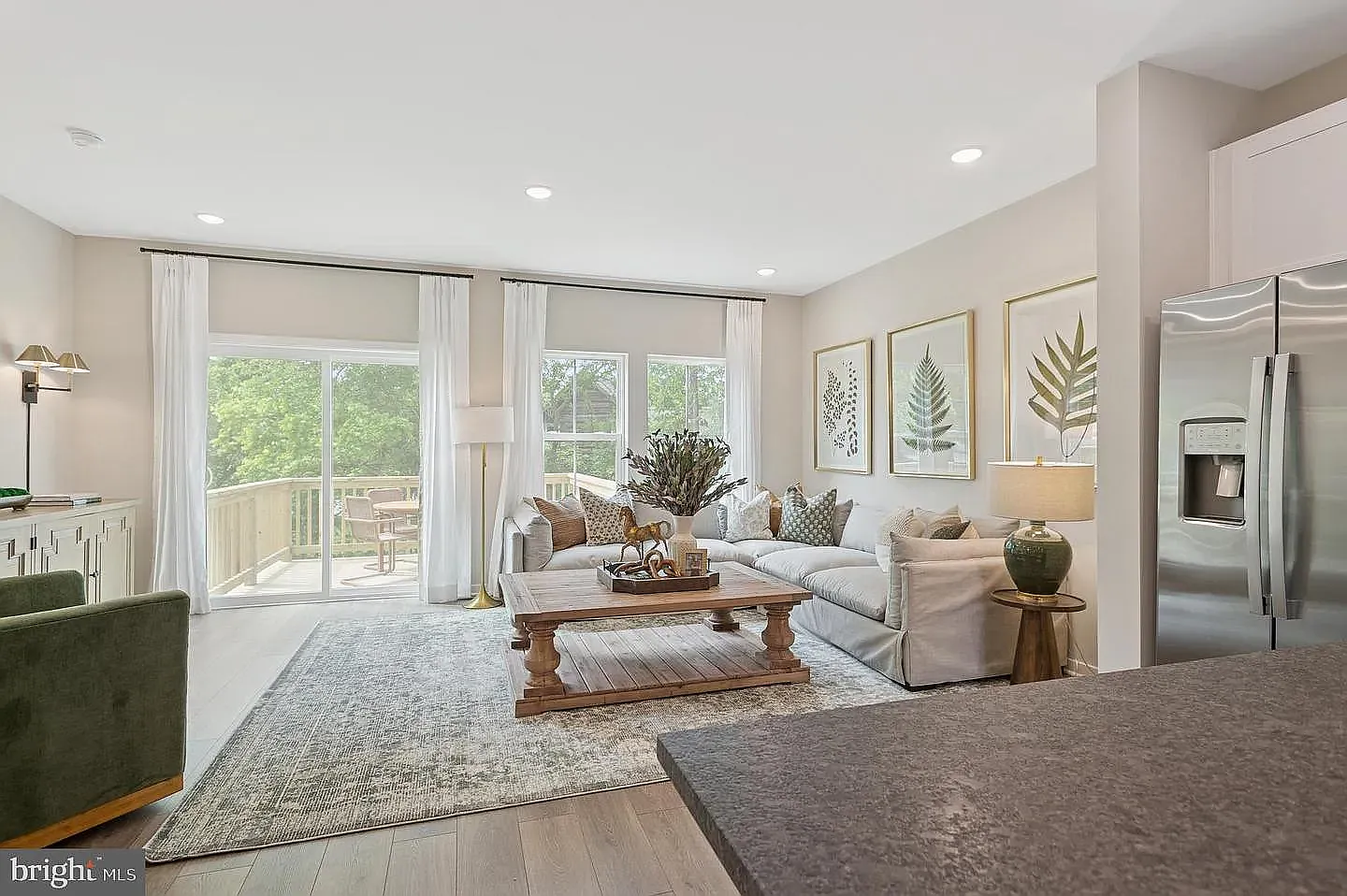 3 bed, 1927 sqft, $3,200 — Photo 1