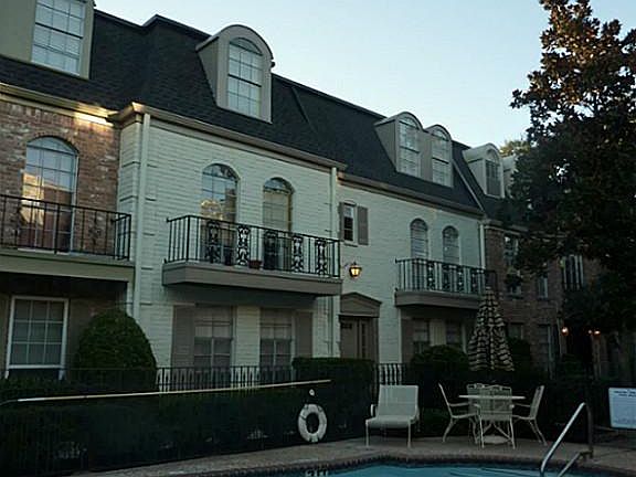 3rd image of 533 N Post Oak Ln #533