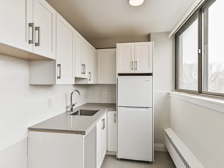 224 Saint George St — Photo 16