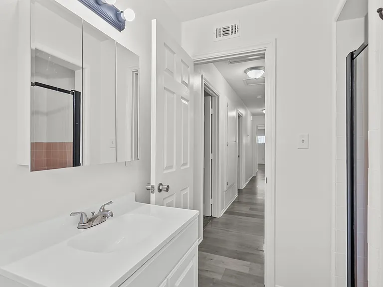 809 W Avenue J10 — Photo 16