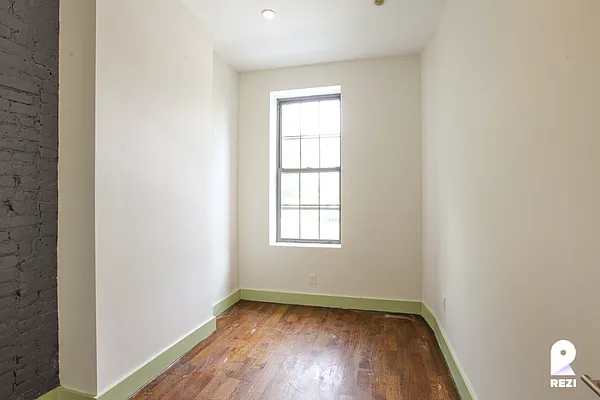 Rented by REZI | media 29