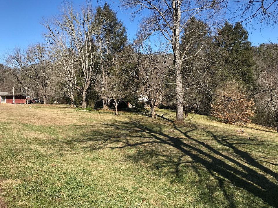 2nd image of 305 Whittier School Rd