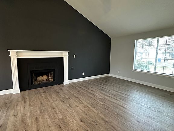 3rd image of 5077 W Menlo Ave
