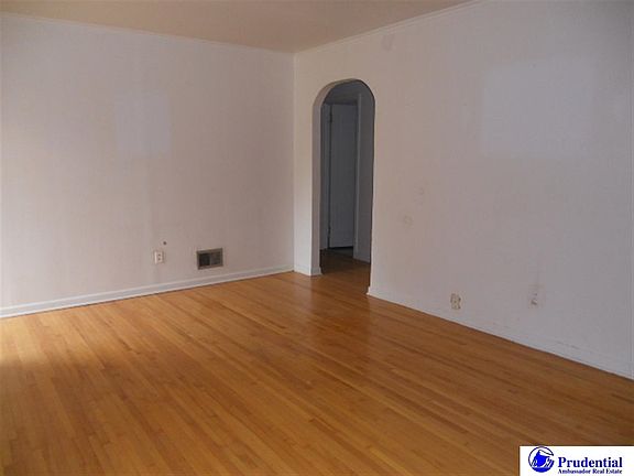 3rd image of 6043 S 41st St