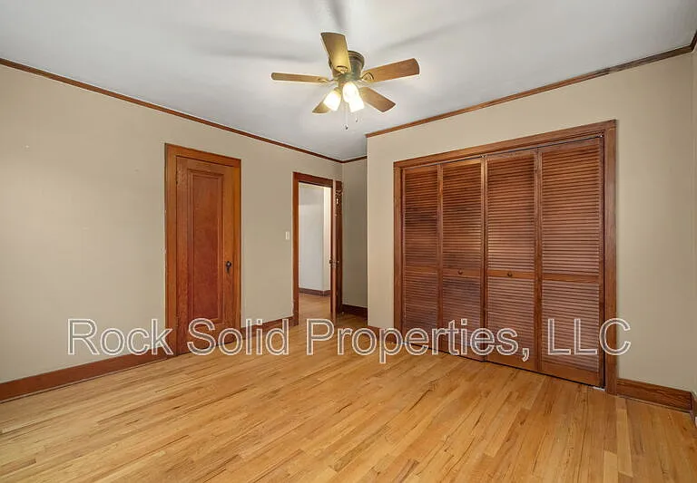 316 E 20th St — Photo 17
