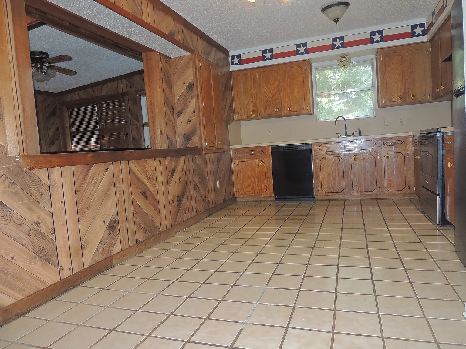 2187 Glenwood Drive - 1 — Photo 3