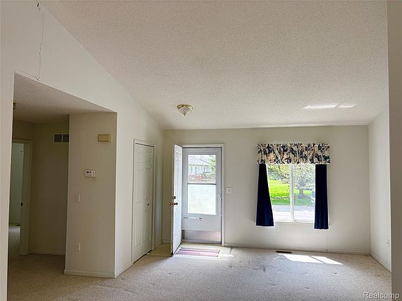4th image of 1020 Channel Dr