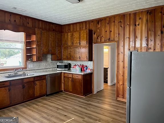 4th image of 992 S Laney Rd