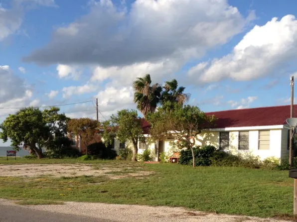 213 S Ocean Dr, Port Lavaca, TX 77979