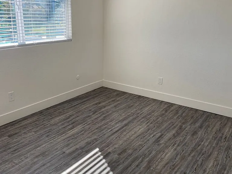 FH - Hilltop Apartments — Photo 37