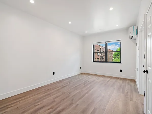 35-64 85th Street image 4 of 13