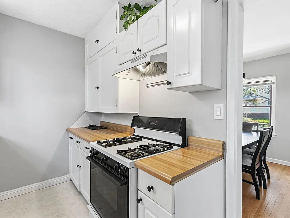4901 Farnam St #300-S