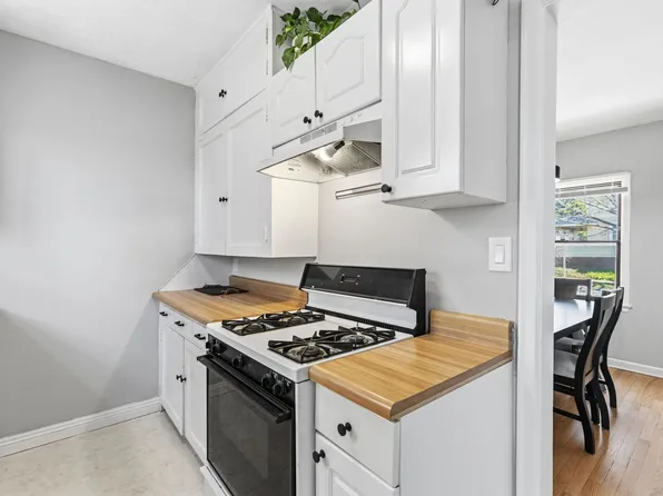 4901 Farnam St #300, Omaha, NE 68132