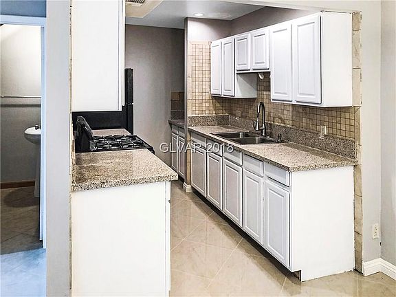 5th image of 3544 Villa Knolls North Dr