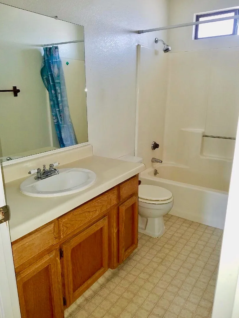 2 Bedroom 1 Bath - Upstairs Unit — Photo 3
