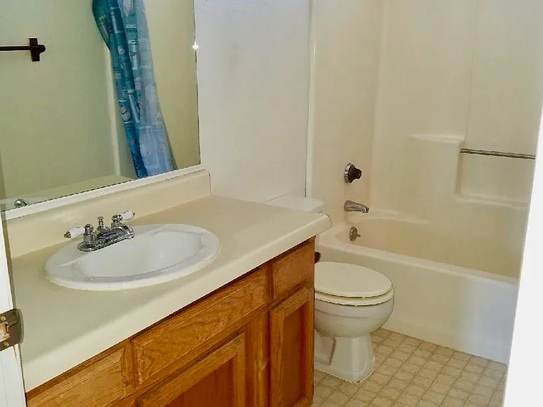 337 S Sunset St #C — Photo 3