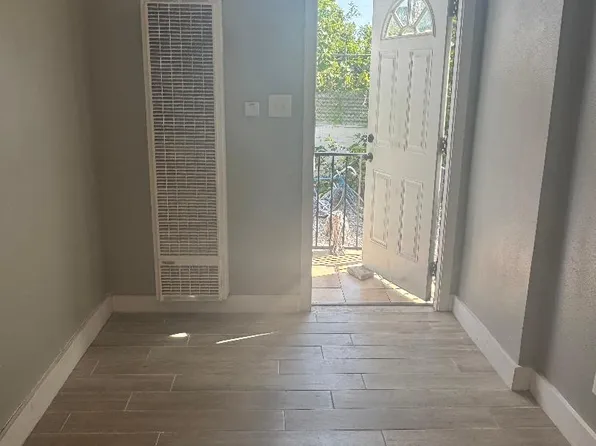 848 1/2 W 68th St, Los Angeles, CA 90047