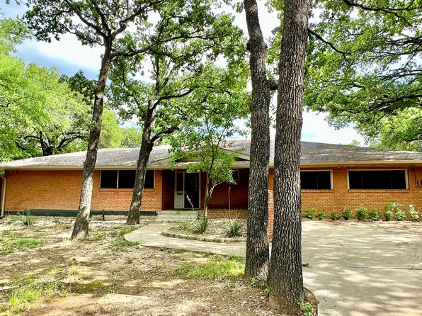 1926 Laurelwood Dr, Denton, TX 76209