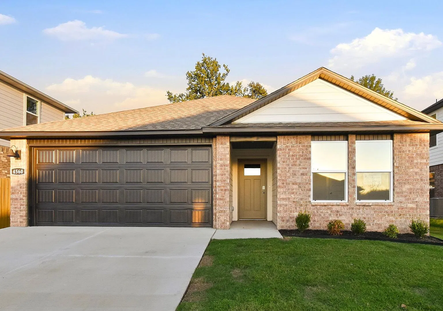 BrandNew 4 Bed / 3 Bath Home with Modern Finishes — Photo 2