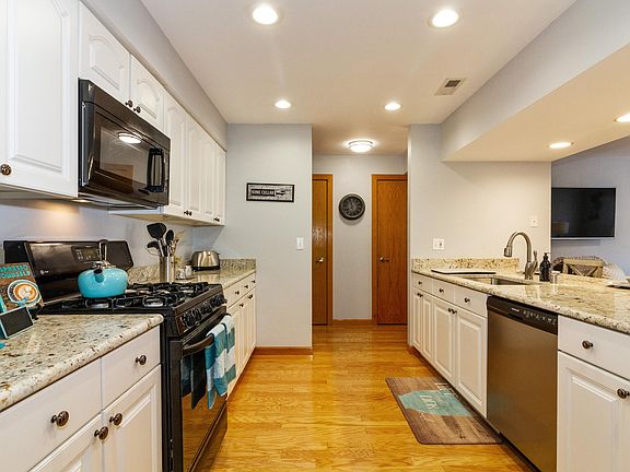 2nd image of 836 Kendall Ln #5B