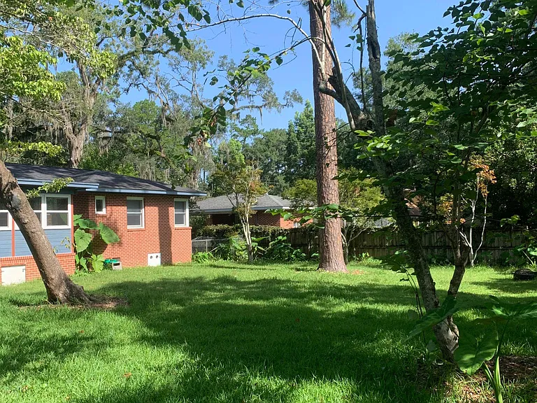2107 Monticello Dr — Photo 2