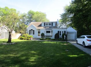 6 Finley Pl, West Islip, NY 11795