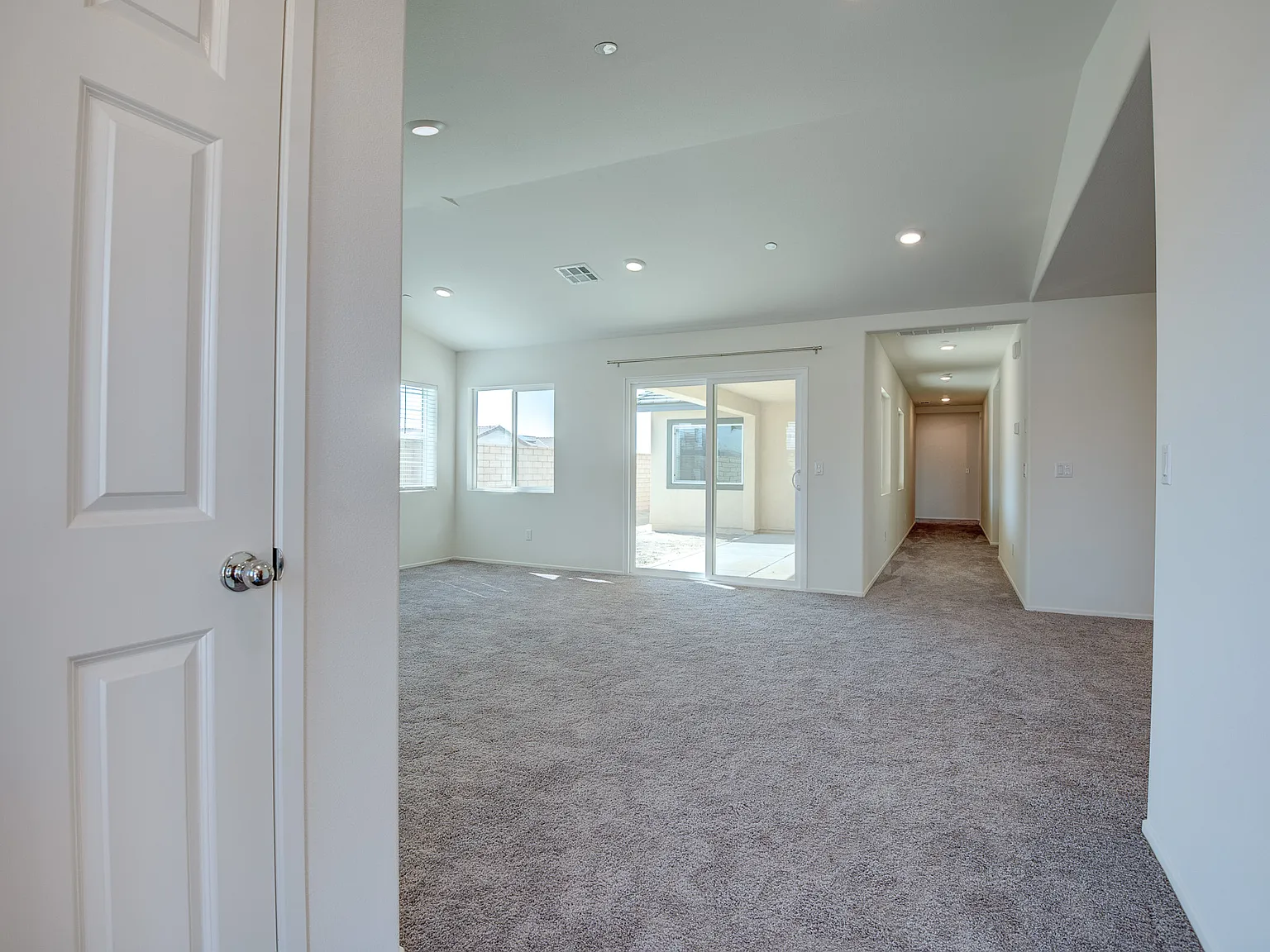 3 bed, 1924 sqft, $3,500 — Photo 2