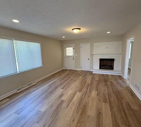 3rd image of 2120 Belmont Dr