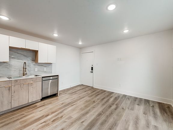 5th image of 4319 San Jacinto St #105