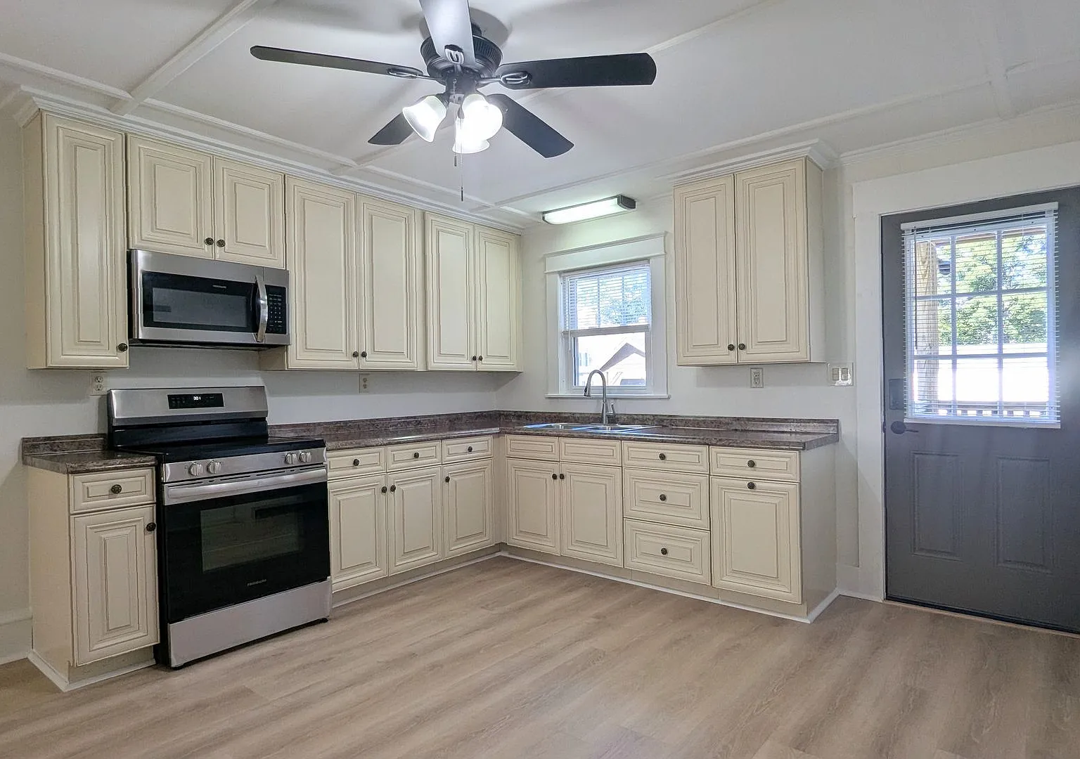 66 Silver St — Photo 1